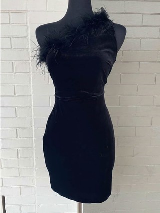 Sheath/Column One Shoulder Velvet Short/Mini Homecoming Dresses With Feathers / Fur #Favs020110654 Sheath/Column One Shoulder Velvet Short/Mini Homecoming Dresses With Feathers / Fur #Favs020110654